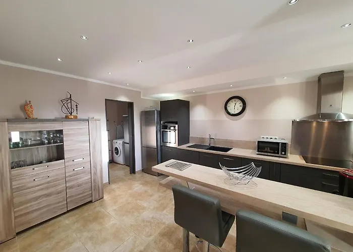 Piovanacce - T3 Avec Pisicne Privee 10min De Saint-florent Apartman *